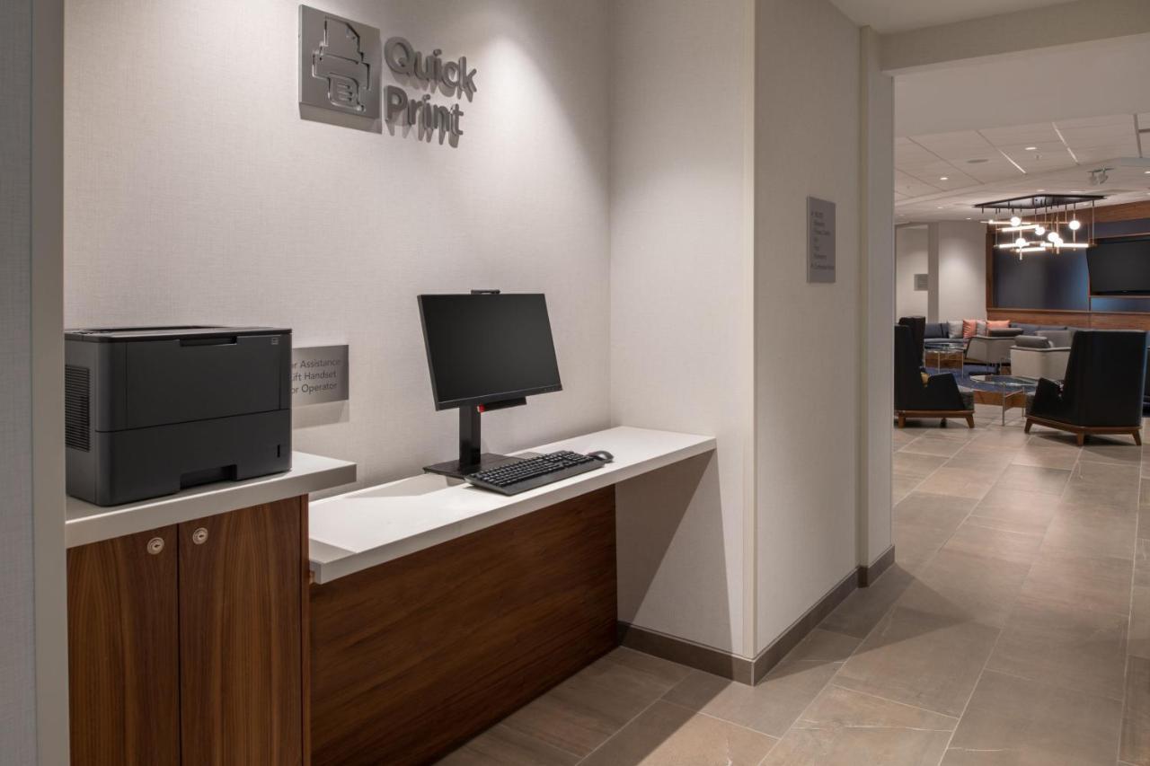Courtyard By Marriott Olympia Hotel Bagian luar foto