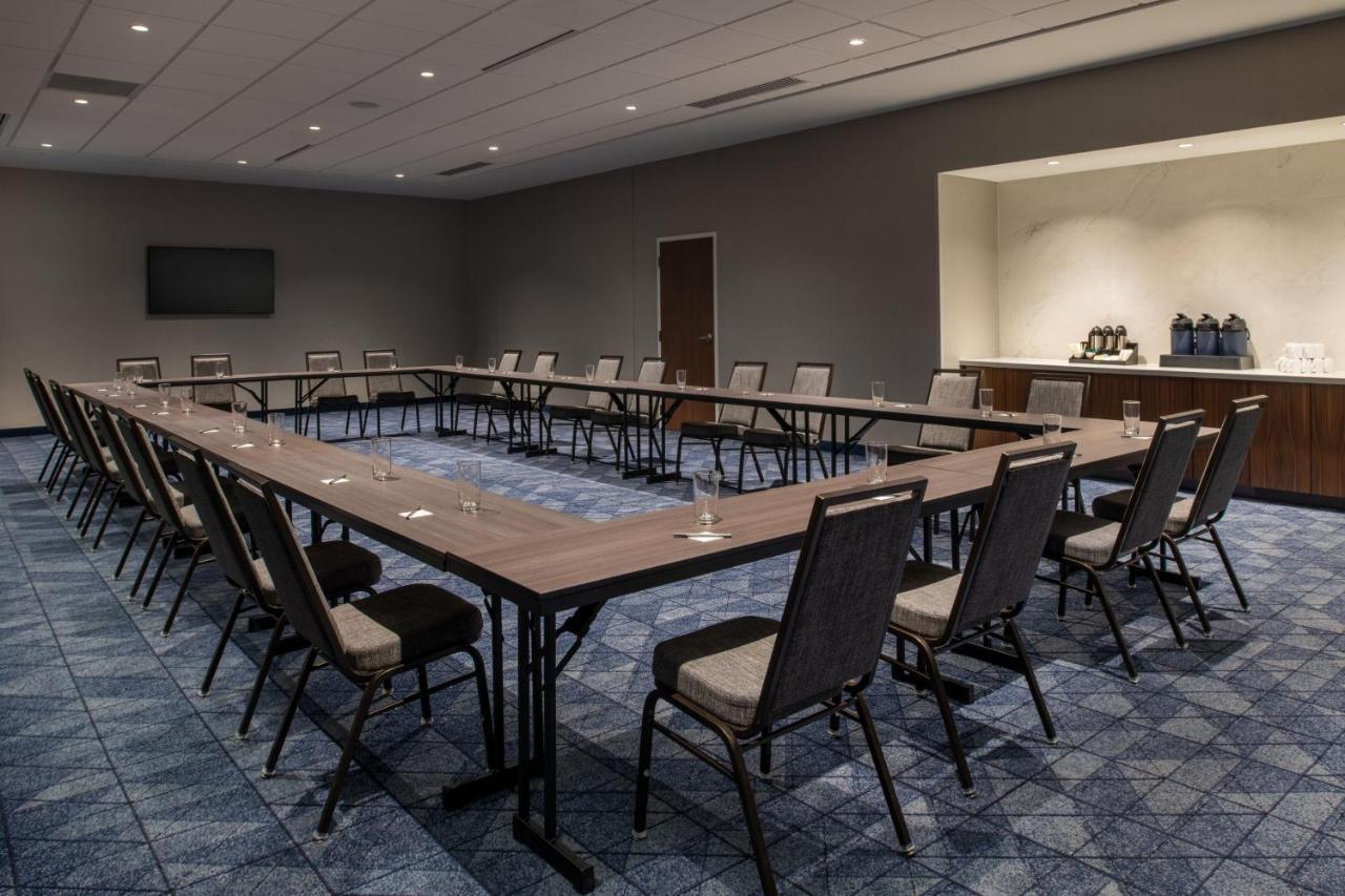 Courtyard By Marriott Olympia Hotel Bagian luar foto