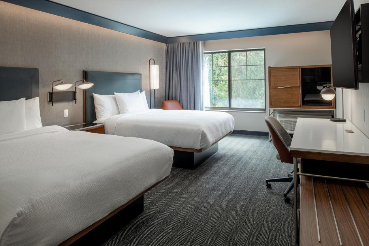 Courtyard By Marriott Olympia Hotel Bagian luar foto