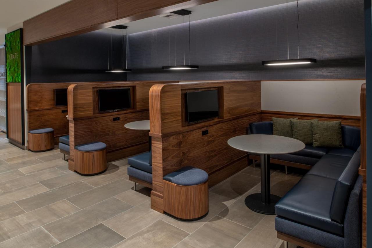 Courtyard By Marriott Olympia Hotel Bagian luar foto
