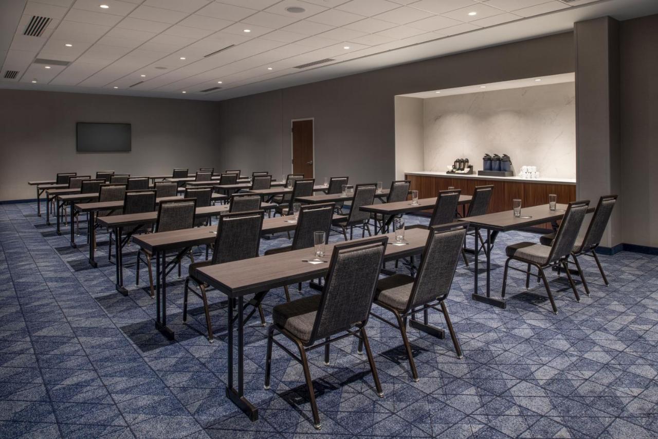 Courtyard By Marriott Olympia Hotel Bagian luar foto