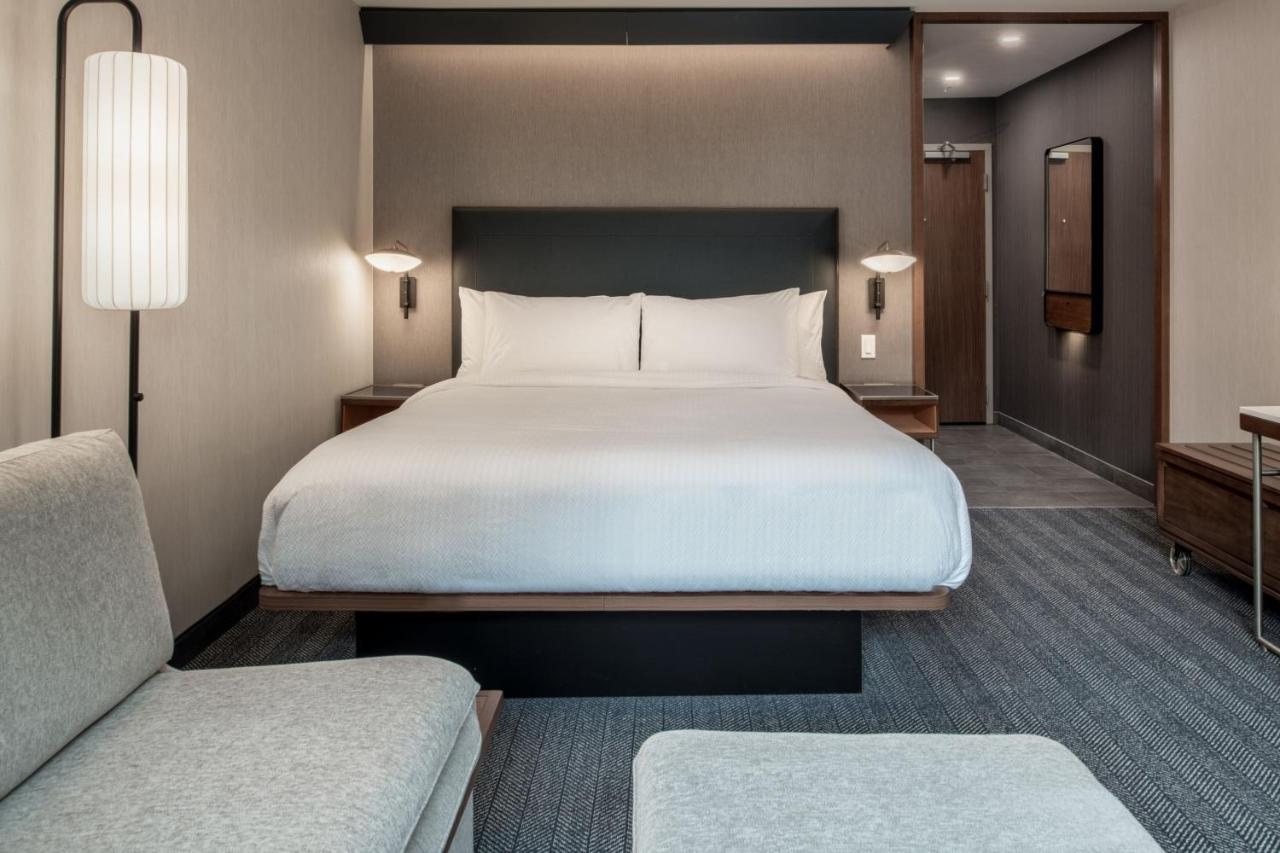 Courtyard By Marriott Olympia Hotel Bagian luar foto