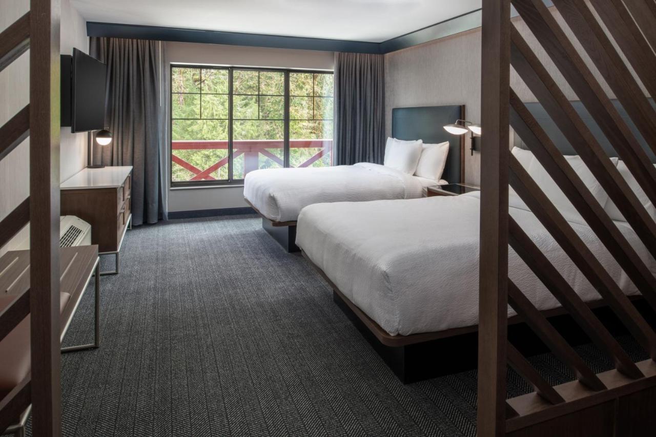 Courtyard By Marriott Olympia Hotel Bagian luar foto