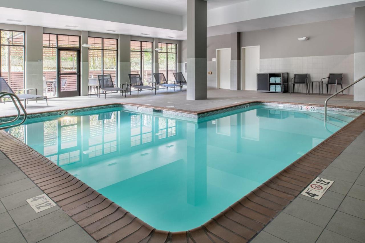 Courtyard By Marriott Olympia Hotel Bagian luar foto