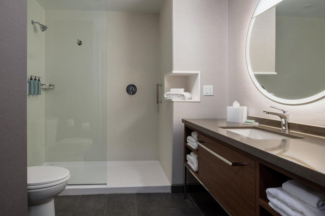 Courtyard By Marriott Olympia Hotel Bagian luar foto