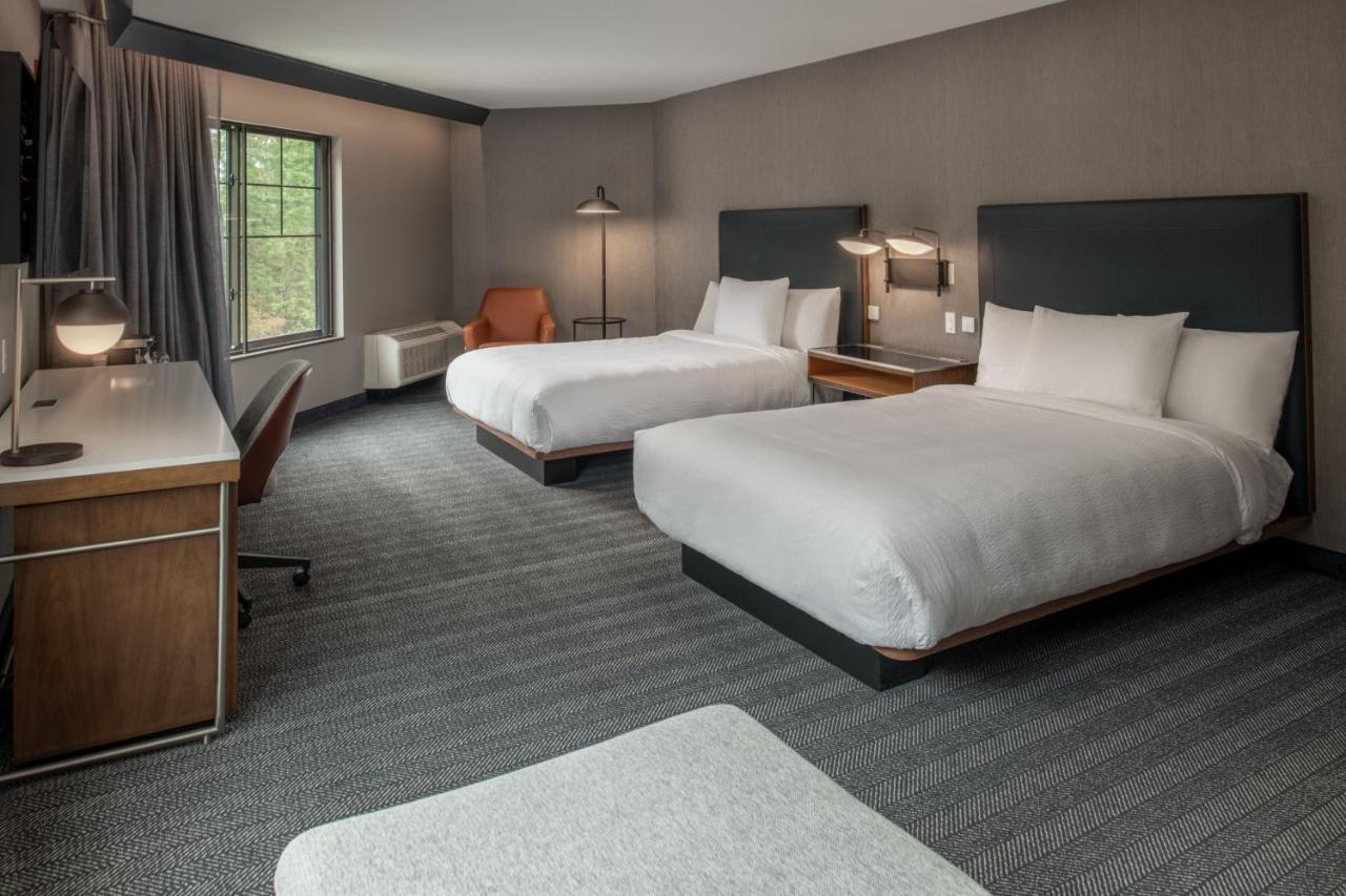 Courtyard By Marriott Olympia Hotel Bagian luar foto